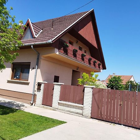 Luna Apartman Gyula Exterior foto